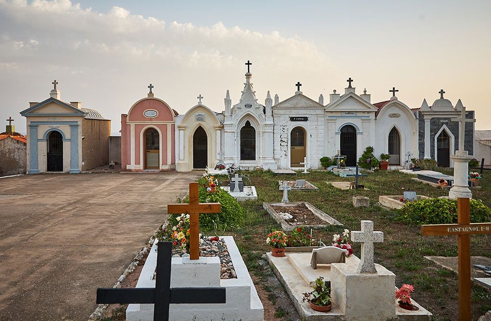 Picture of a graveyeard